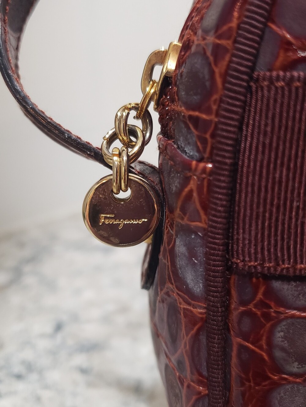 Salvatore Ferragamo Vara Croc Embossed Leather Crossbody Bag - Picture 3 of 11